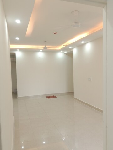 Room in 2 BHK Apartment at Signature Global Prime, Sector 63a – for Rent