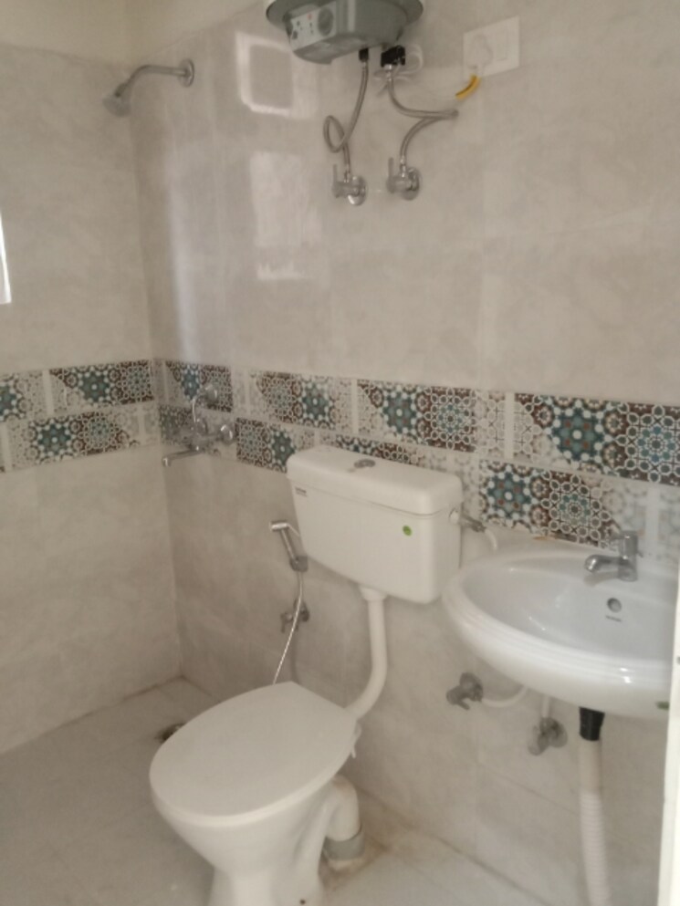 Bathroom, signature-global-prime 2 Bedroom 800 Sq.Ft. Apartment In Sector 63a Gurgaon 9461696