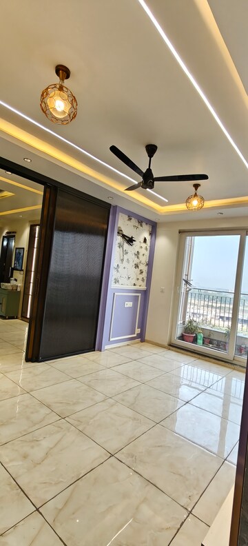 Room in 3 BHK Apartment at BPTP Discovery Park, Sector 80 – for Rent