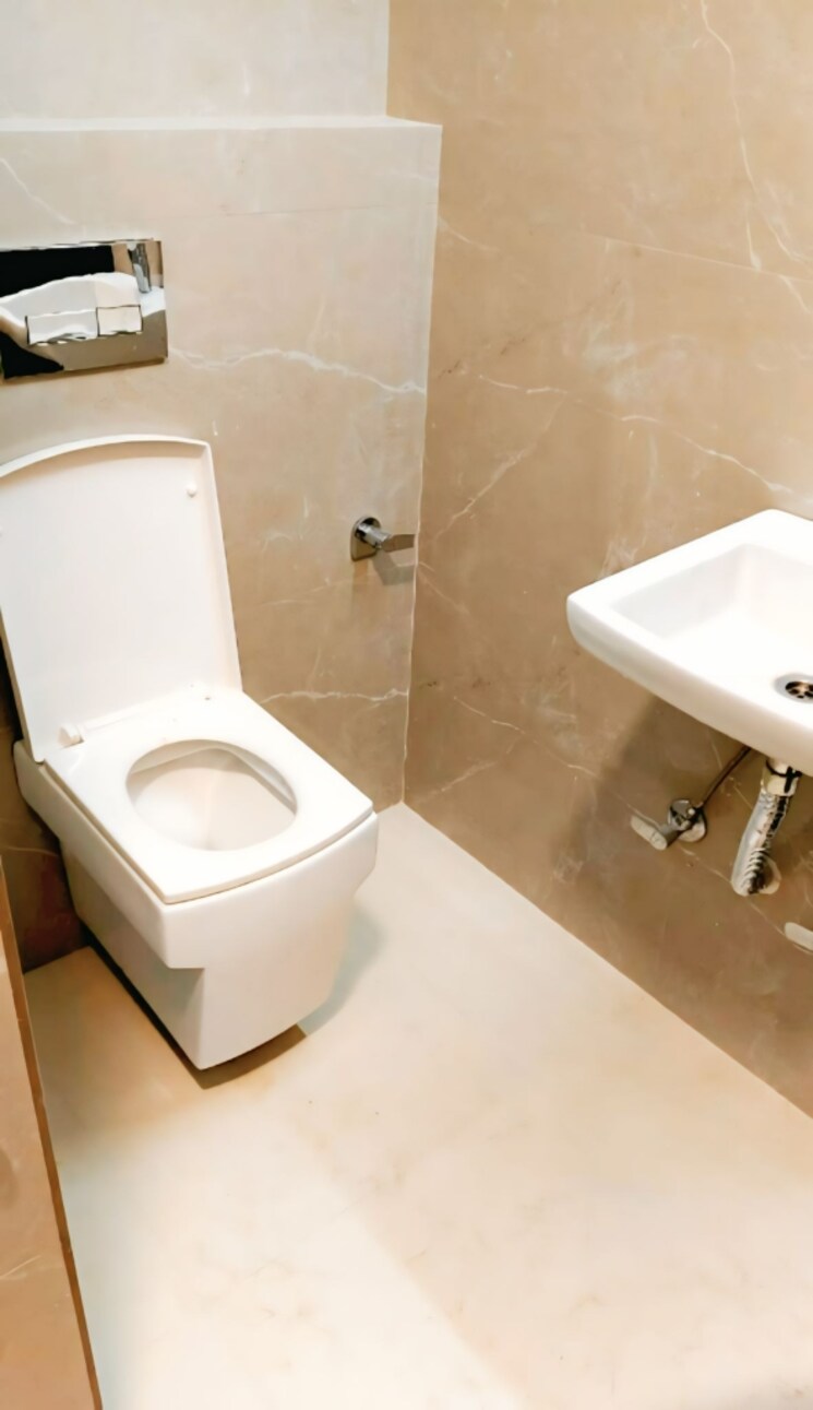 Bathroom, south patel nagar 2 Bedroom 1130 Sq.Ft. Builder Floor In South Patel Nagar Delhi 9461752