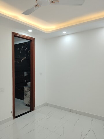 Room in 2.5 BHK Apartment at Sheikh Sarai – for Rent