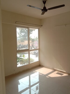 Room in 2 BHK Apartment at Signature Global Prime, Sector 63a – for Rent