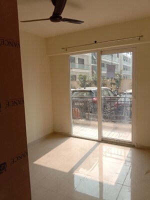 Room in 2 BHK Apartment at Signature Global Prime, Sector 63a – for Rent