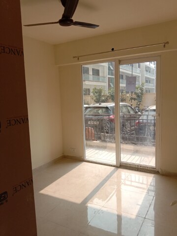 Room in 2 BHK Apartment at Signature Global Prime, Sector 63a – for Rent