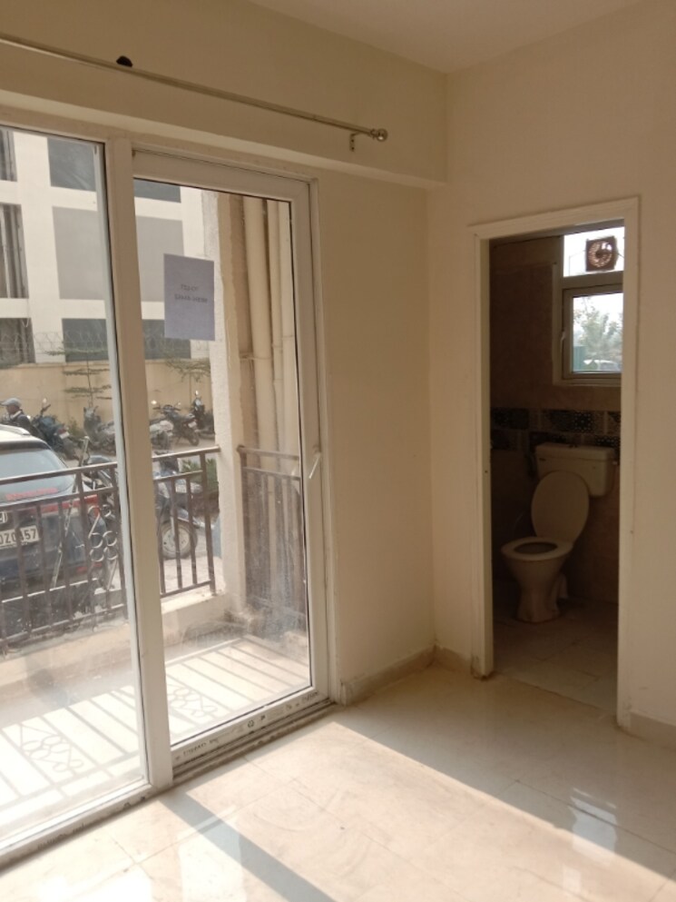 Room, signature-global-prime 2 Bedroom 834 Sq.Ft. Apartment In Sector 63a Gurgaon 9461759