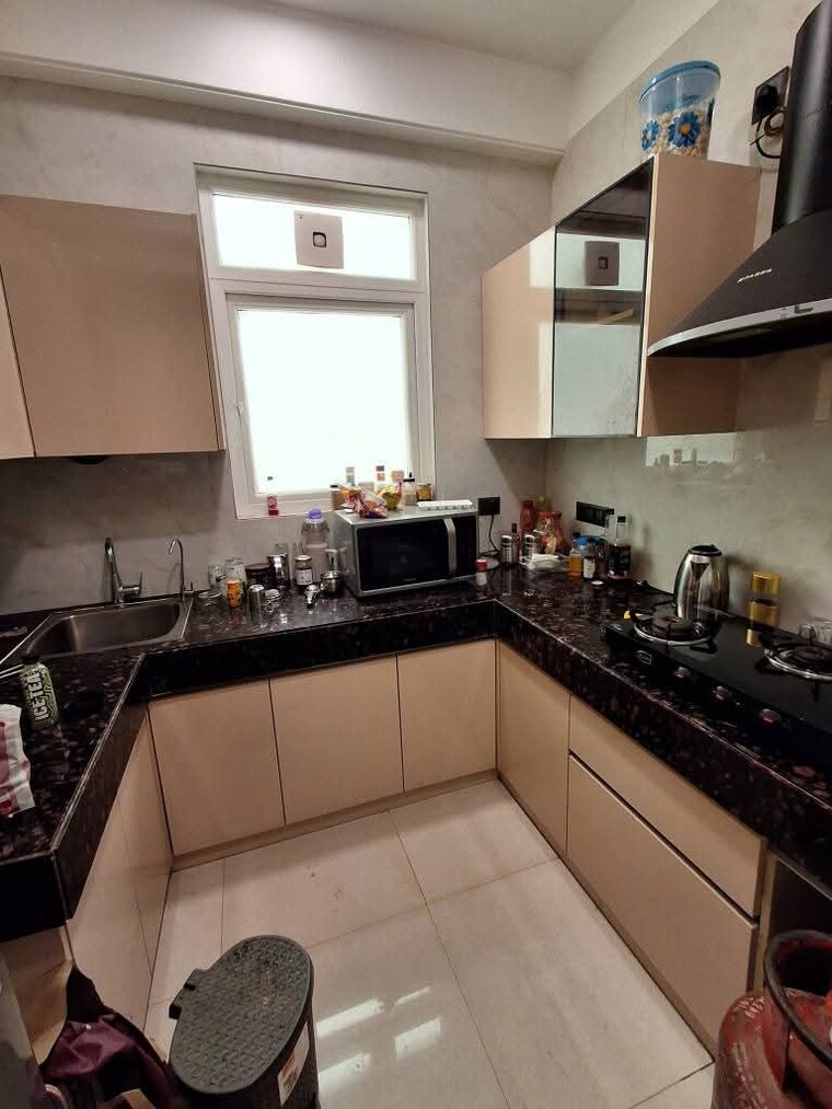 Kitchen, dlf-city-phase-iv 3 Bedroom 2500 Sq.Ft. Builder Floor In Dlf Phase iv Gurgaon 9461797