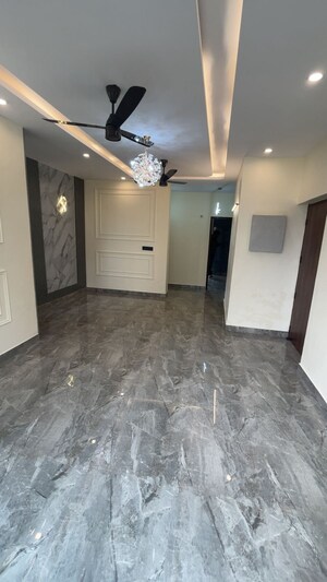 Room in 3 BHK Builder Floor at DLF City Phase IV, Dlf Phase iv – for Rent