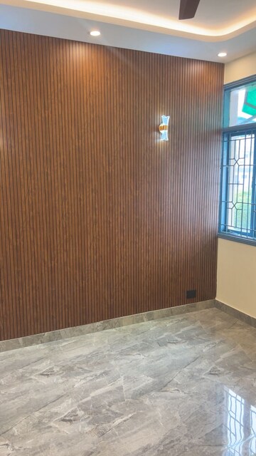 Room in 3 BHK Builder Floor at DLF City Phase IV, Dlf Phase iv – for Rent