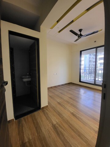 Room in 2 BHK Apartment at Piramal Vaikunth, Balkum Pada – for Rent