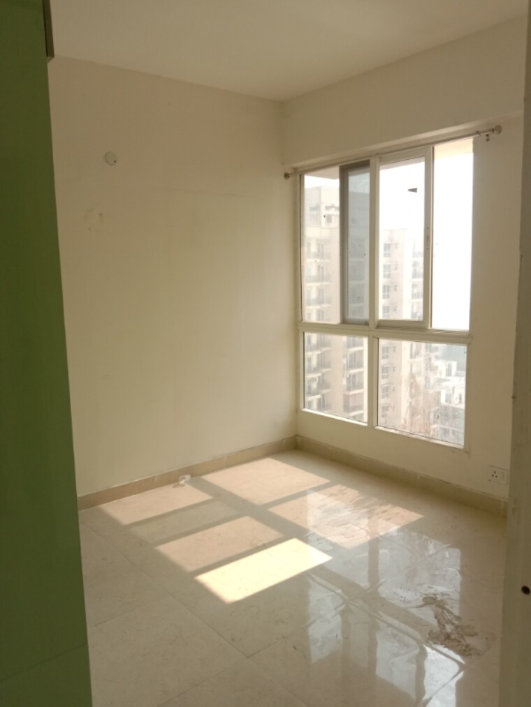Room, signature-global-prime 2 Bedroom 834 Sq.Ft. Apartment In Sector 63a Gurgaon 9461837