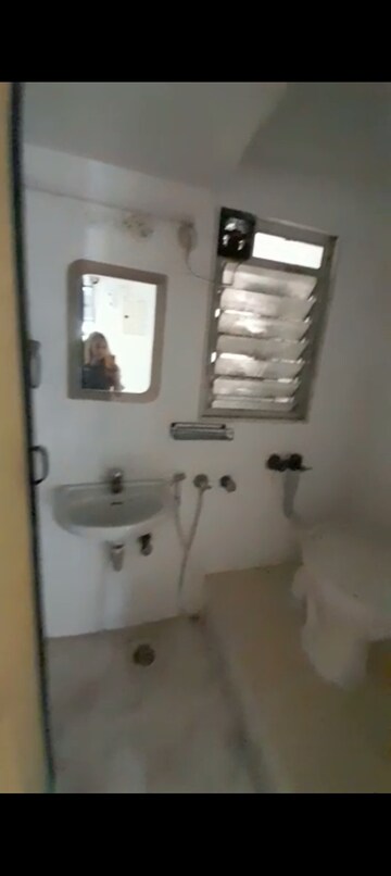 Furnished Amenities in 1 BHK Apartment at Serenity Complex, Andheri West – for Sale