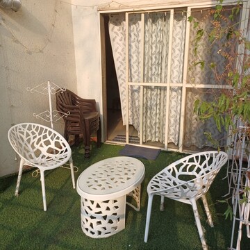 Team Area in 2 BHK Apartment at Venkatesh Flora Phase II, Mundhwa – for Rent