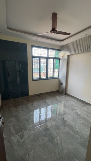 Room in 4 BHK Builder Floor at City Group Housing Society, Sector 55 – for Rent