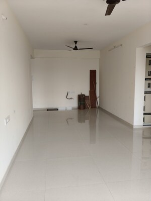 Room in 2 BHK Apartment at Mohan Mahal, Panch Pakhadi – for Rent