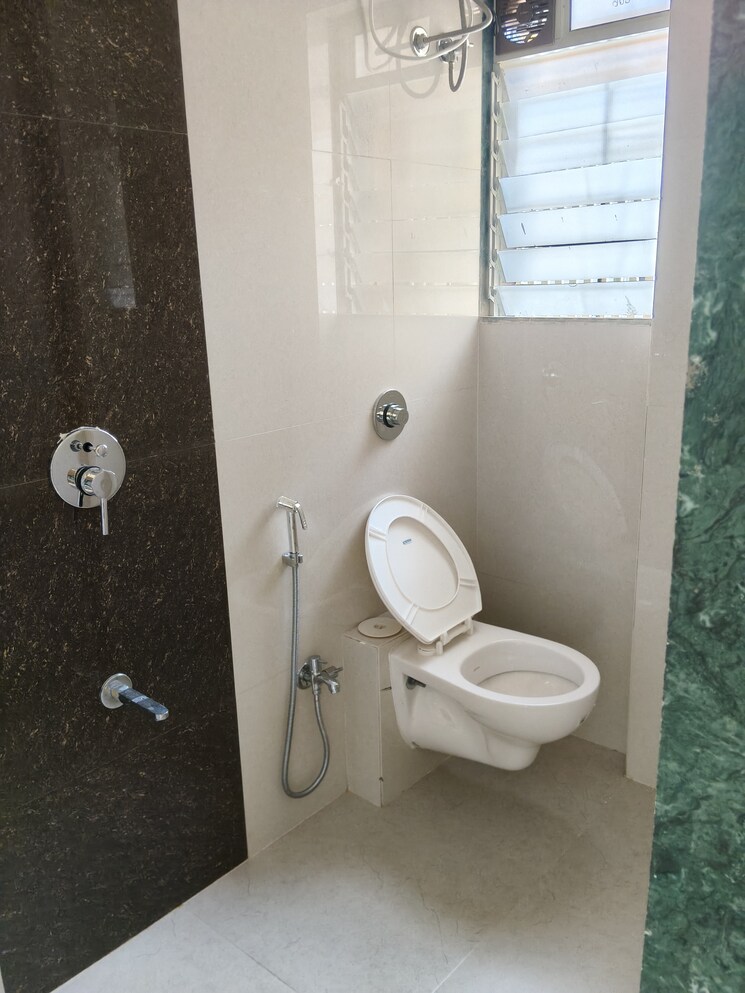 Bathroom, mohan-mahal 2 Bedroom 1000 Sq.Ft. Apartment In Panch Pakhadi Thane 9461834