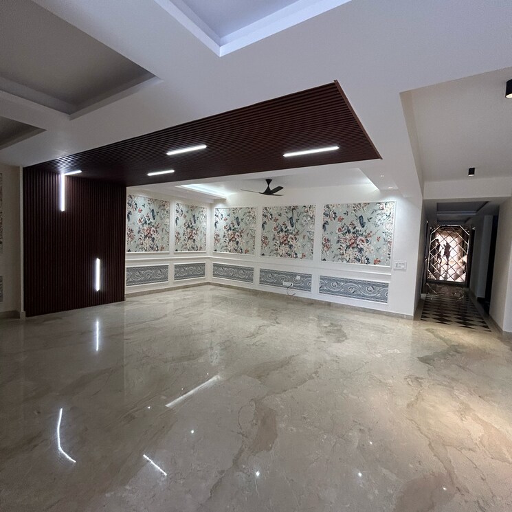  Parking, sector 23 5 Bedroom 4500 Sq.Ft. Builder Floor In Sector 23 Gurgaon 9461892