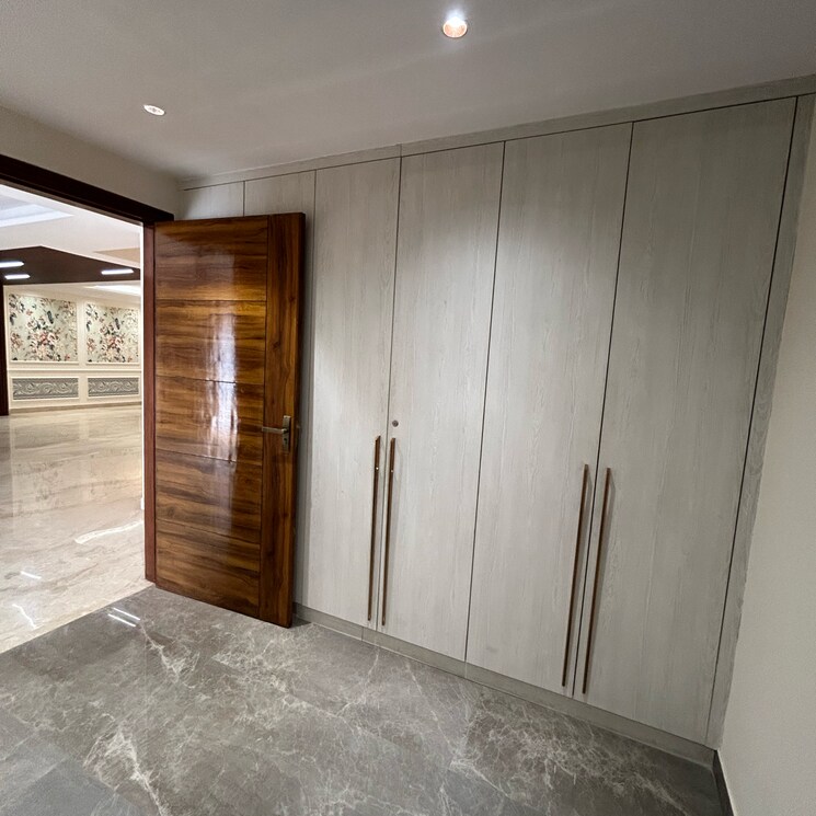 Room, sector 23 5 Bedroom 4500 Sq.Ft. Builder Floor In Sector 23 Gurgaon 9461892