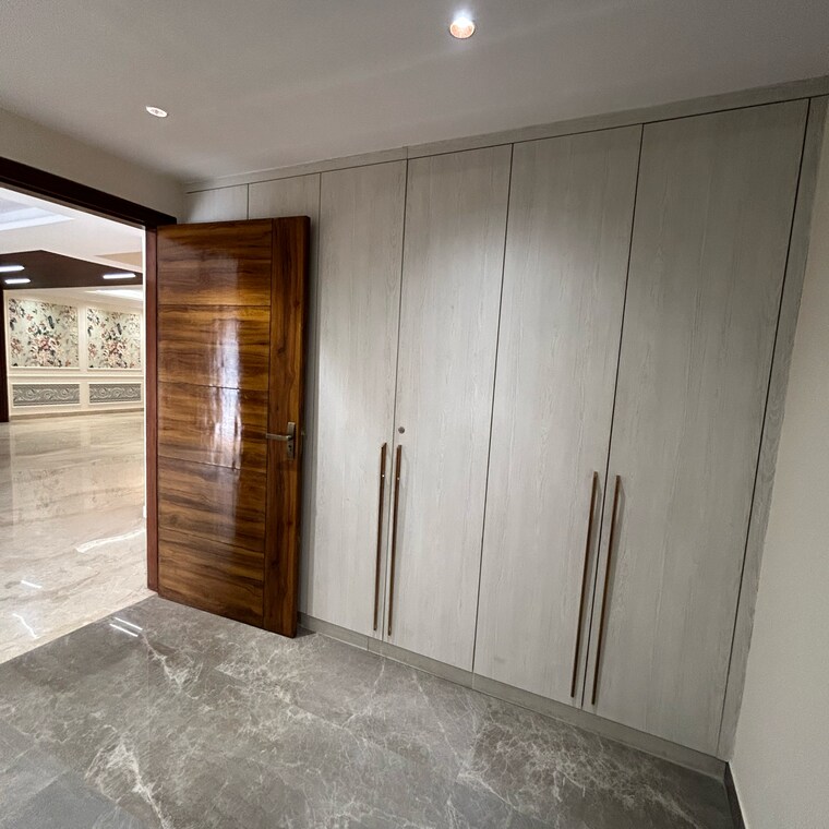 Room, sector 23 5 Bedroom 4500 Sq.Ft. Builder Floor In Sector 23 Gurgaon 9461892