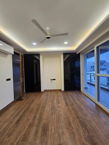 Room in 4 BHK Builder Floor at Mohit House, Sushant Lok I – for Rent