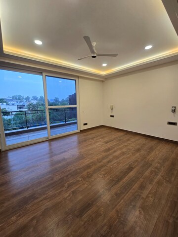 Room in 4 BHK Builder Floor at Mohit House, Sushant Lok I – for Rent