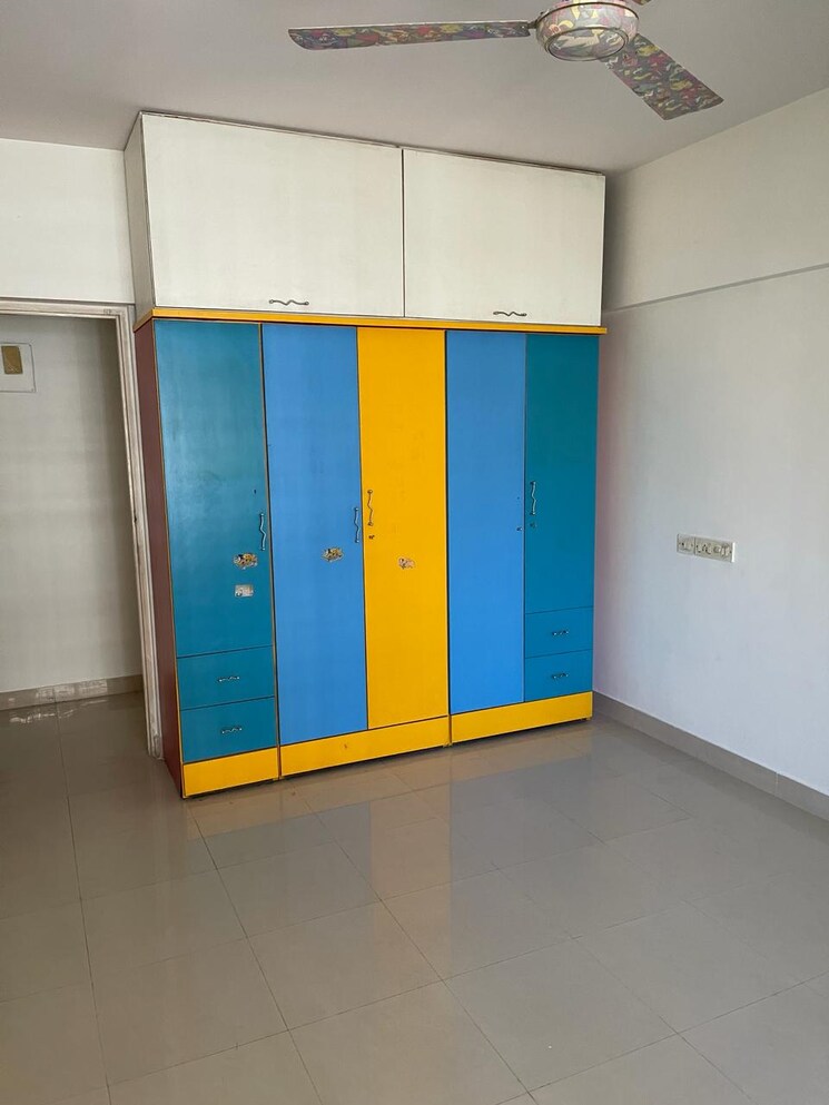 Room, serenity-complex 3.5 Bedroom 1500 Sq.Ft. Apartment In Andheri West Mumbai 9461924