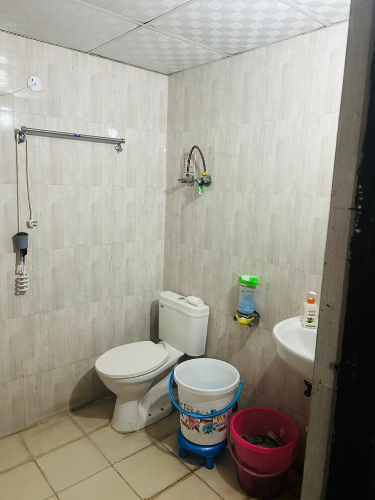 Bathroom, devika-skypers 2 Bedroom 800 Sq.Ft. Apartment In Raj Nagar Extension Ghaziabad 9461919