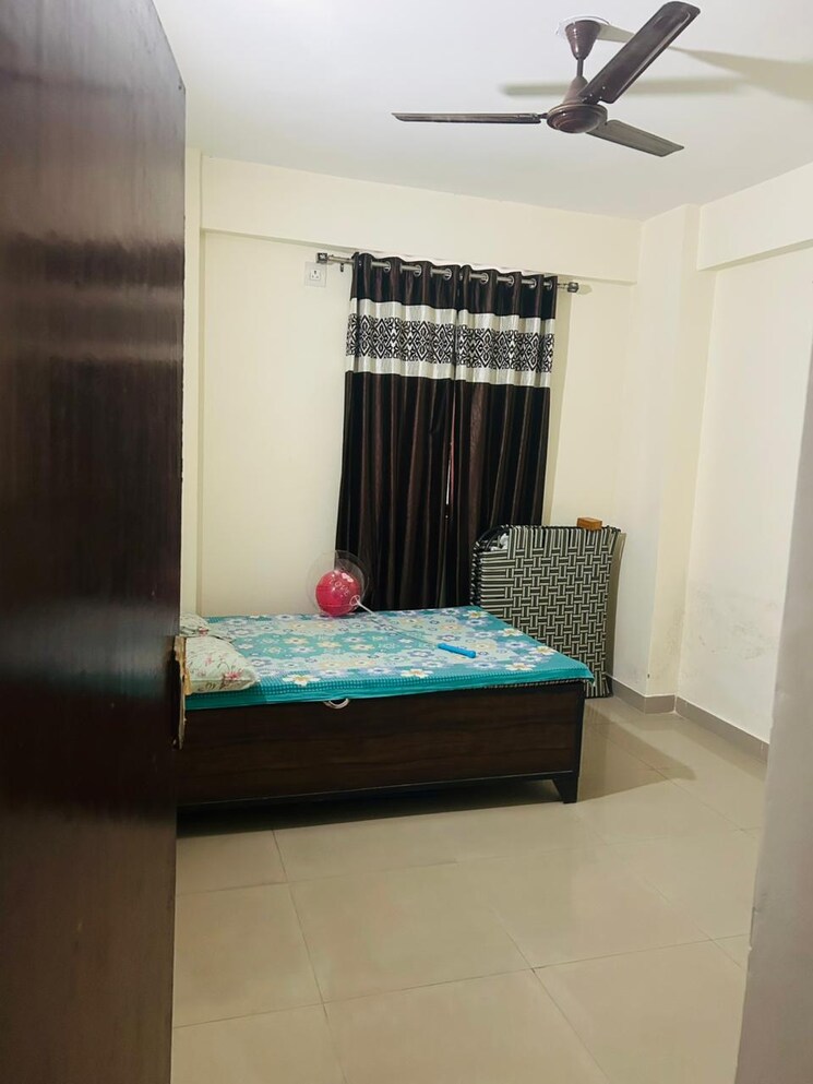 Bedroom, devika-skypers 2 Bedroom 800 Sq.Ft. Apartment In Raj Nagar Extension Ghaziabad 9461919