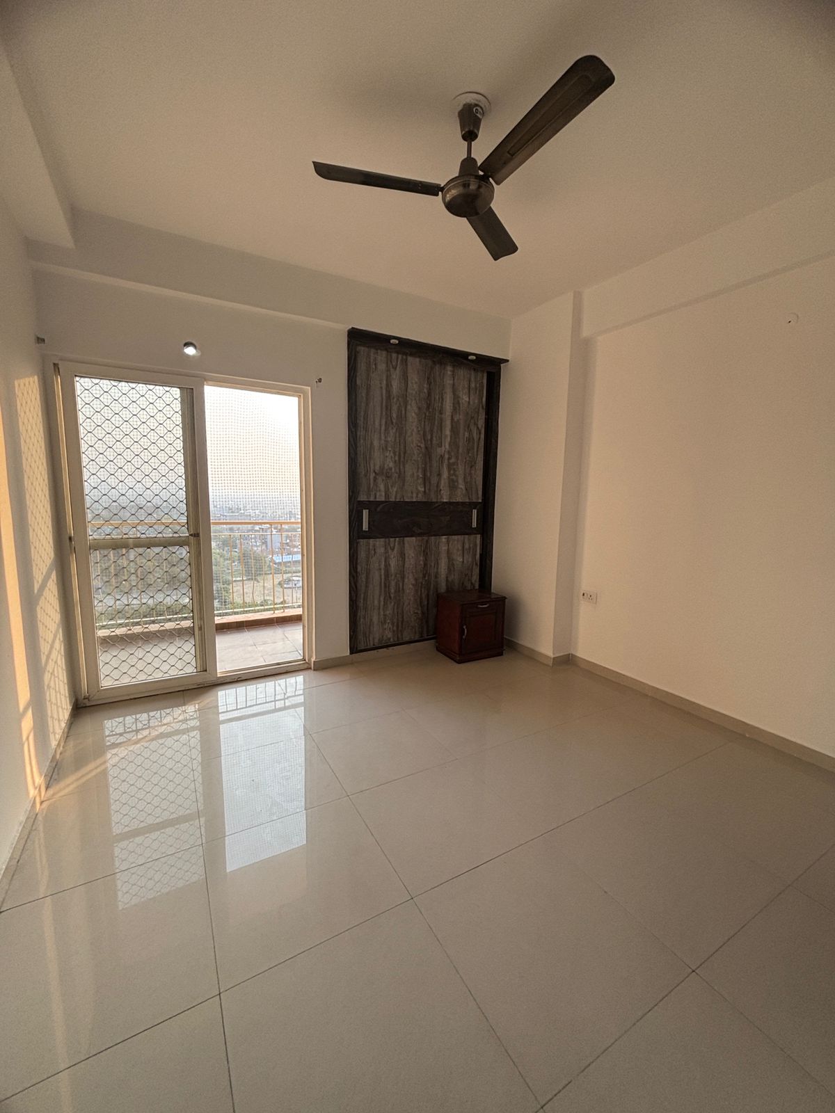 3.5 BHK + Servant Room 1576 Sq.Ft. Apartment in Ajnara Daffodil