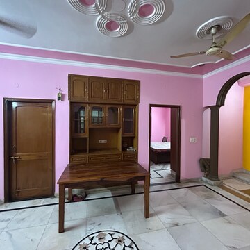 Parking in 3 BHK Villa at Sector 21 – for Rent