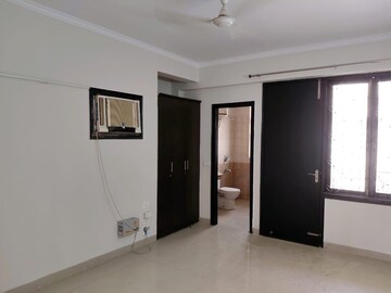 Room in 3 BHK Builder Floor at M2K Aura, Sector 47 – for Rent
