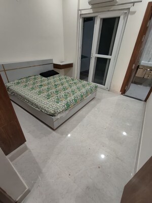 Bedroom in 2 BHK Builder Floor at Sector 43 – for Rent