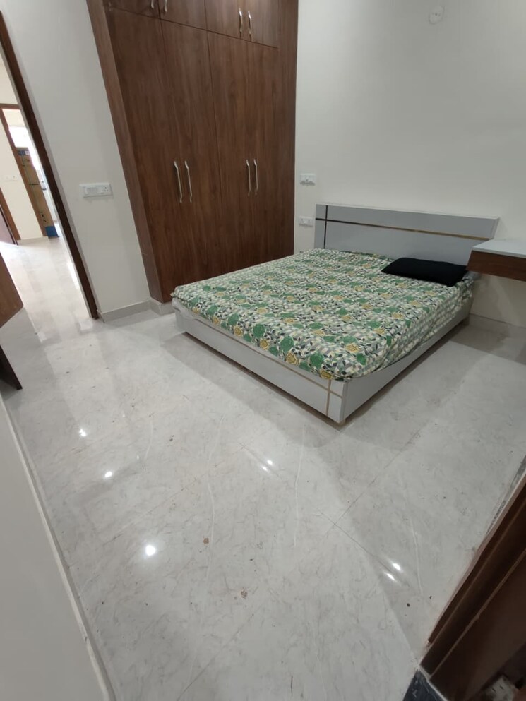 Bedroom, sector 43 2 Bedroom 215 Sq.Yd. Builder Floor In Sector 43 Gurgaon 9461975