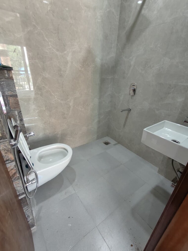 Bathroom, sector 43 2 Bedroom 215 Sq.Yd. Builder Floor In Sector 43 Gurgaon 9461975