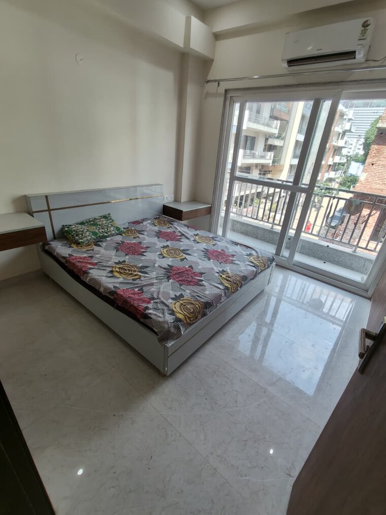 Bedroom, sector 43 2 Bedroom 215 Sq.Yd. Builder Floor In Sector 43 Gurgaon 9461975