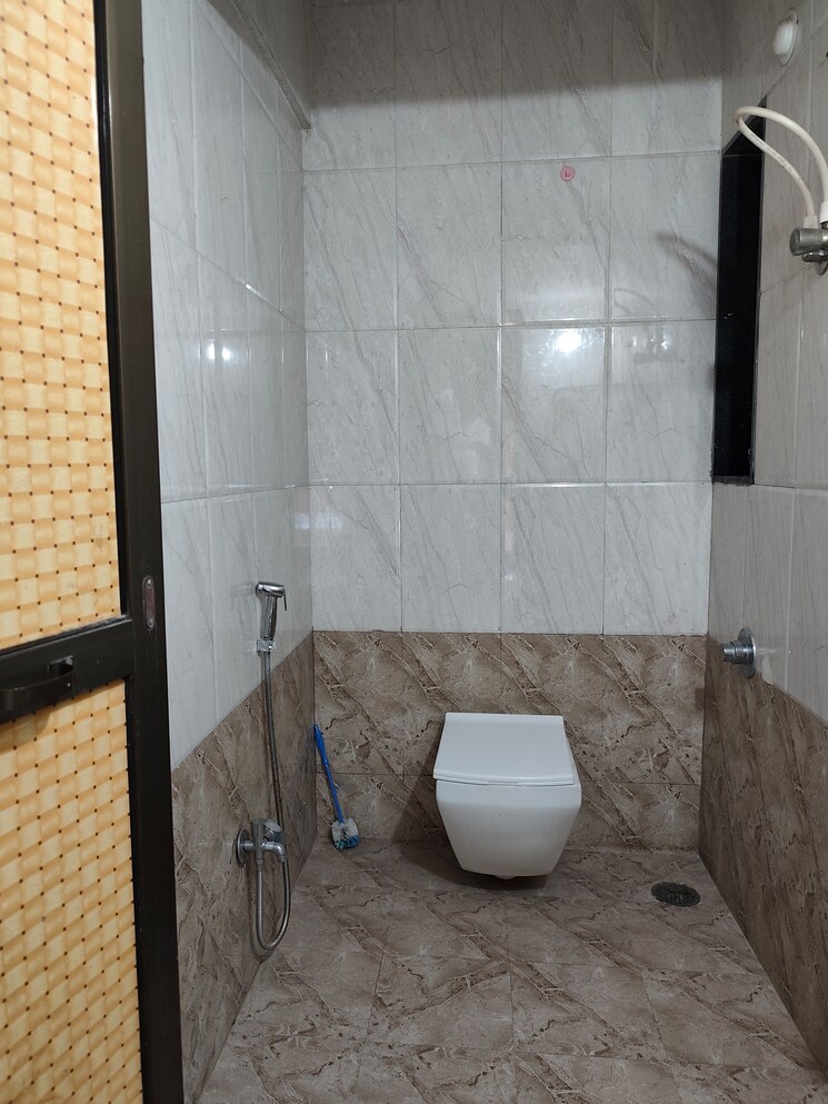 Bathroom, kolbad 1 Bedroom 600 Sq.Ft. Apartment In Kolbad Thane 9462011