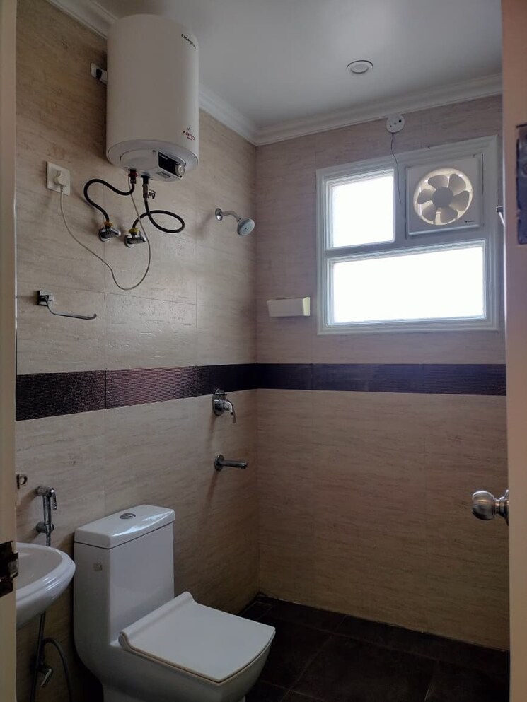 Bathroom, sector 47 3 Bedroom 1950 Sq.Ft. Builder Floor In Sector 47 Gurgaon 9462007