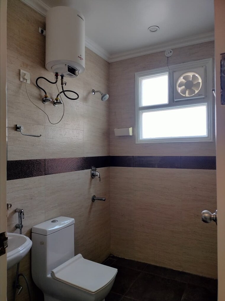 Bathroom, sector 47 3 Bedroom 1950 Sq.Ft. Builder Floor In Sector 47 Gurgaon 9462007
