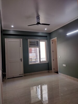 Room in 3 BHK Builder Floor at Sector 47 – for Rent