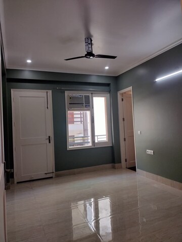 Room in 3 BHK Builder Floor at Sector 47 – for Rent