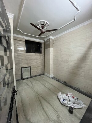 Room in 1.5 BHK Builder Floor at Ansal Sushant Lok I, Sector 43 – for Rent