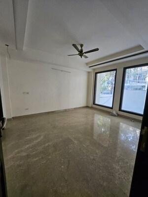 Room in 5 BHK Independent House at Sushant Lok I – for Rent