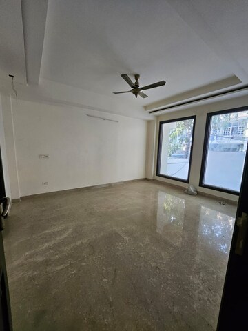 Room in 5 BHK Independent House at Sushant Lok I – for Rent