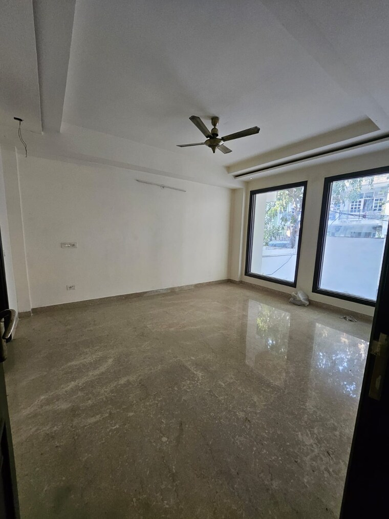 Room, sushant lok i 5 Bedroom 300 Sq.Yd. Independent House In Sushant Lok I Gurgaon 9461992