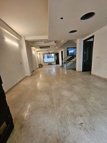 Room in 5 BHK Independent House at Sushant Lok I – for Rent