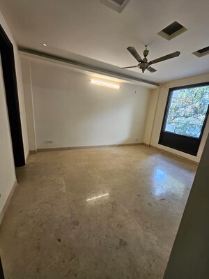 Room in 5 BHK Independent House at Sushant Lok I – for Rent