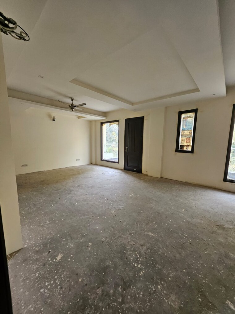 Room, sushant lok i 5 Bedroom 300 Sq.Yd. Independent House In Sushant Lok I Gurgaon 9461992