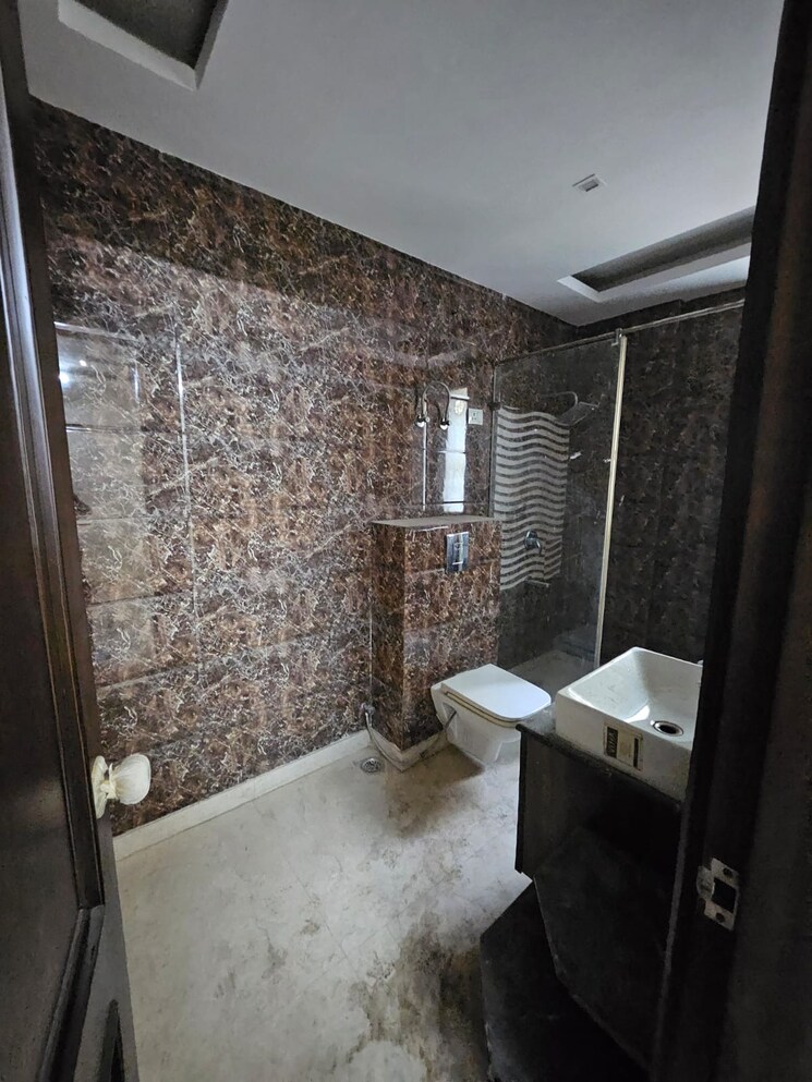 Living Room, sushant lok i 5 Bedroom 300 Sq.Yd. Independent House In Sushant Lok I Gurgaon 9461992