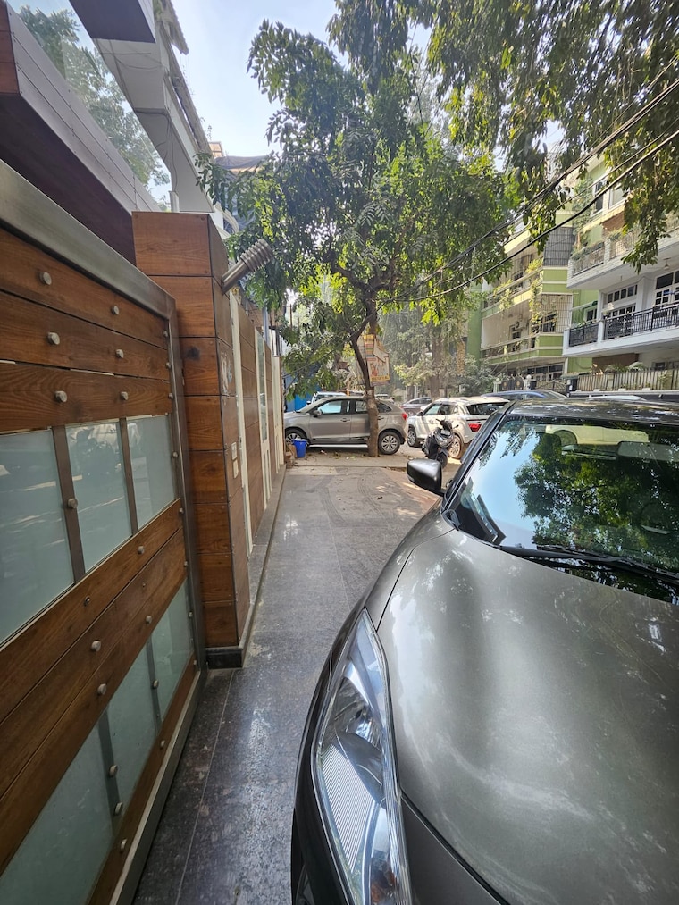 Balcony, sushant lok i 5 Bedroom 300 Sq.Yd. Independent House In Sushant Lok I Gurgaon 9461992