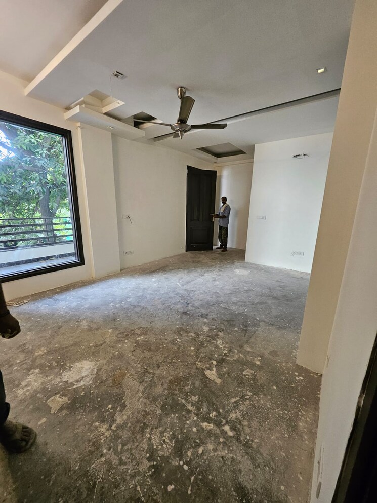 Room, sushant lok i 5 Bedroom 300 Sq.Yd. Independent House In Sushant Lok I Gurgaon 9461992