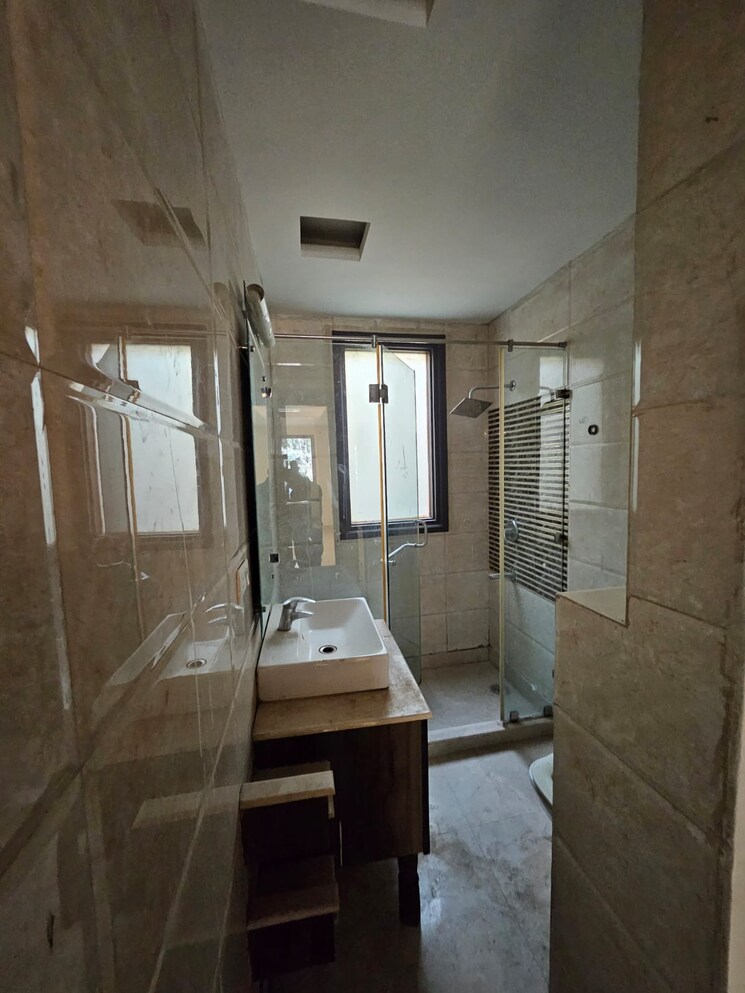Bathroom, sushant lok i 5 Bedroom 300 Sq.Yd. Independent House In Sushant Lok I Gurgaon 9461992